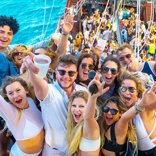 The Ultimate Spring Break Packing List (Pool & Beach Edition)